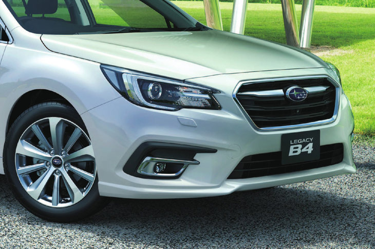 従来型「レガシィB4」のフロントマスク。