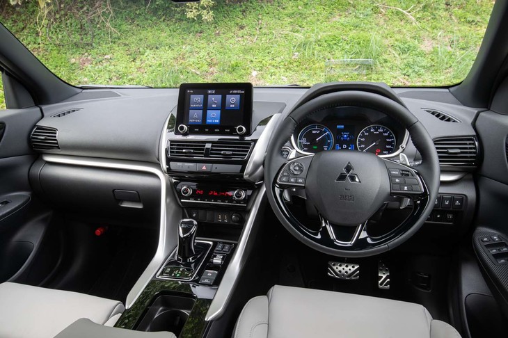 ダッシュボードのつくりは大きく変わっていないが、ディスプレイオーディオのサイズが8インチに拡大されている。