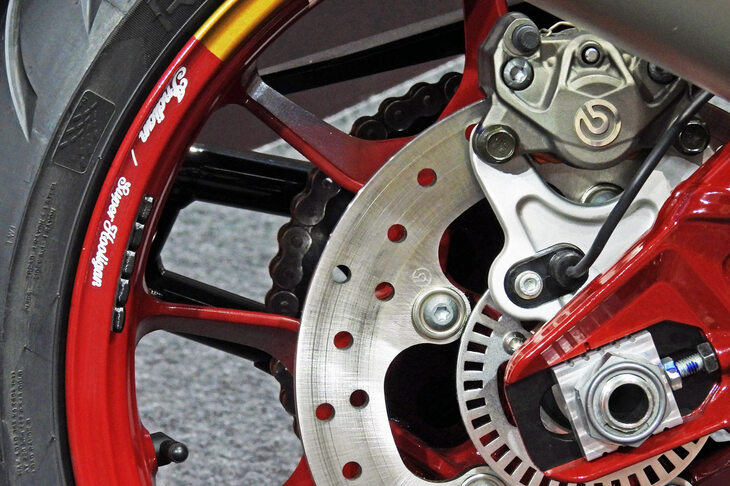 インディアンFTR×RSD Super Hooligan（スーパーフーリガン）