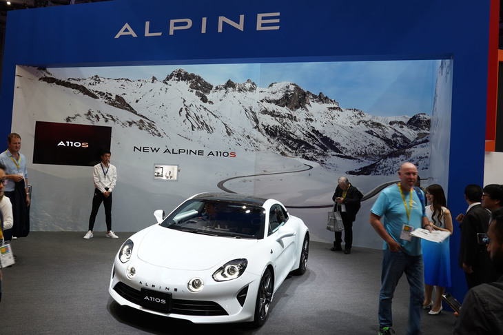 アルピーヌブースの様子。