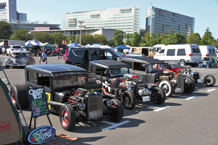 「フォードA型」など戦前車をベースとしたストリートロッド。