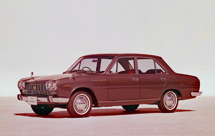 1965年に登場した2代目「日産セドリック（130）」。いかにも当時のピニンファリーナデザインだが、日本では好評とは言い難く、1968年にオリジナルの面影を残さないほど大幅な変更を施されてしまう。