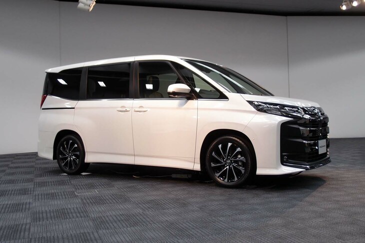 トヨタ・ノアS-Z（7人乗り／ハイブリッド車）