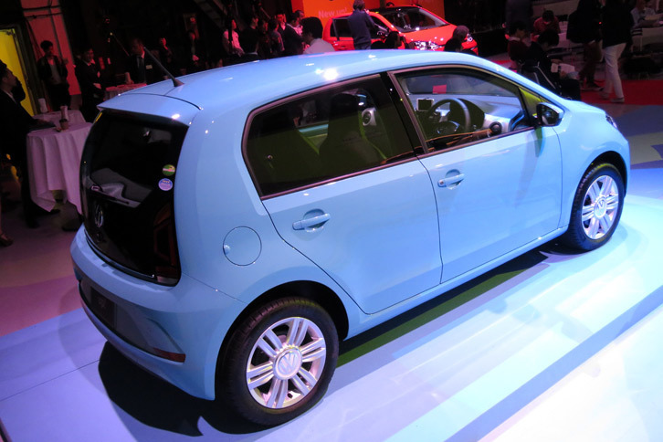 「high up!」のサイドビュー。ボディーカラーは新色の「ティールブルー」。