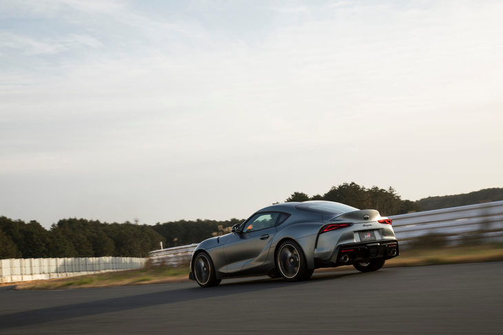 トヨタ・スープラ（ドライビング）