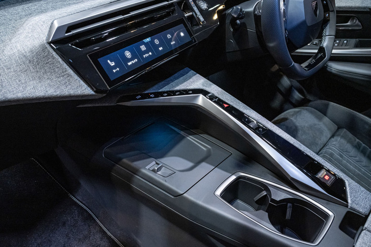 プジョー3008（センターコンソール）