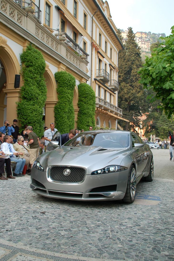 2007年のコンコルソ・デレガンツァ・ヴィラ・デステに出展された「ジャガーC-XF」。初代「XF」のデザインを示唆するコンセプトカーだった。