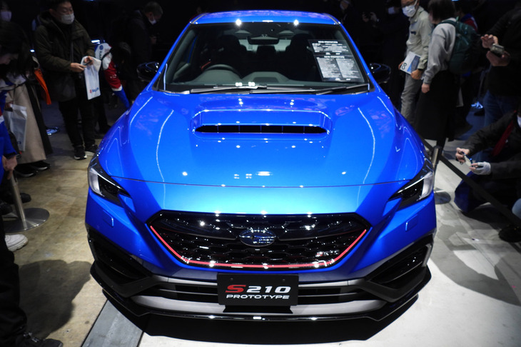 「東京オートサロン2025」の会場で世界初公開されたSTIのコンプリートカー「S210プロトタイプ」。