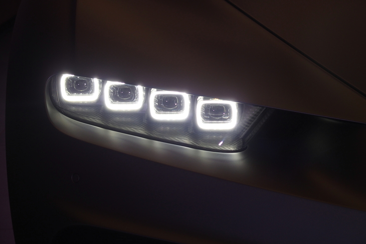 ブガッティ・シロン スポーツ“レ・レジェンド・デュ・シエル”（ヘッドランプ）