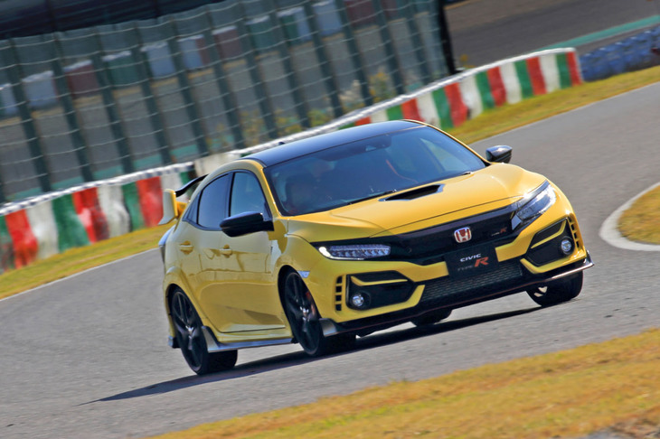 コーナーの立ち上がりではヘリカルLSDやAHA（アジャイルハンドリングアシスト）といった走行デバイスが効果を発揮。ステアリングを通じてタイヤの接地状況が正確に伝わってくる。