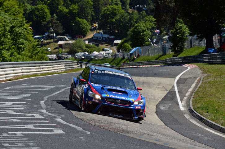 スバルのワークスチームであるSTIも、アップデートを実施した「WRX STI」でSP3Tクラスに参戦。TOYOTA GAZOO Racingの「レクサスRC」との日本車対決が注目を集めたが、例年以上の暑さに苦戦を強いられた。予選で3位にとどまったほか、決勝でも2番手まで追い上げながらも28日の未明に他車と接触し、3番手に後退。さらにチェッカーまで3時間を残してエンジンルームから出火。クラス3連覇を果たすことなく、そのままリタイアした。