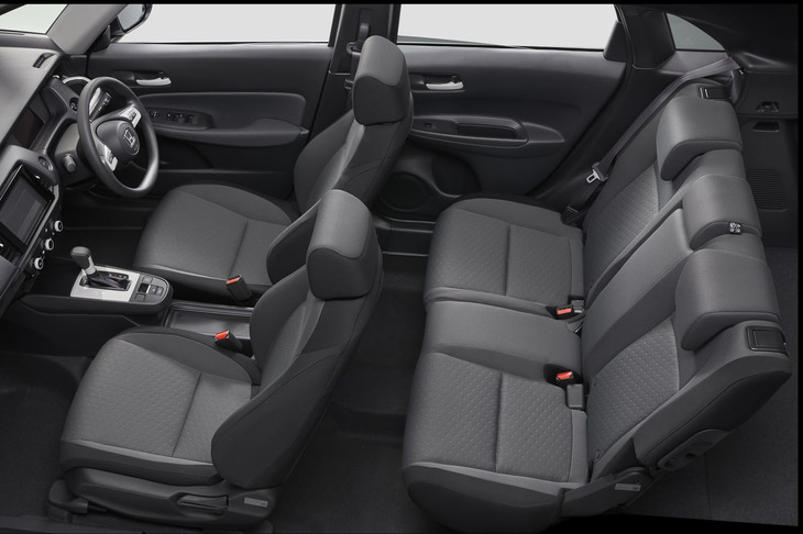 新型「フィット」の室内を斜め上から見たイメージ。画像からは、リアの居住空間は「ヤリス」よりもだいぶ広いように感じられる。