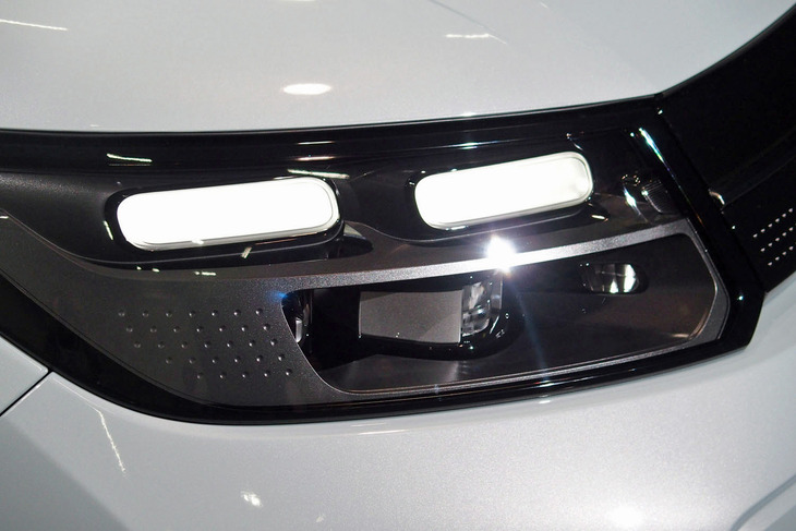 ホンダ・フリードe：HEVエアーEX（ヘッドランプ）