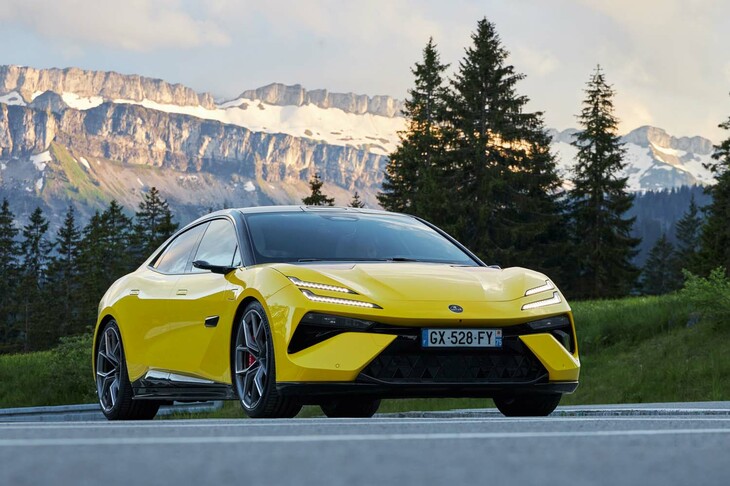 「エメヤ」は「4ドアのハイパーGT」とうたわれるロータスの電気自動車。2023年9月に世界初公開された。