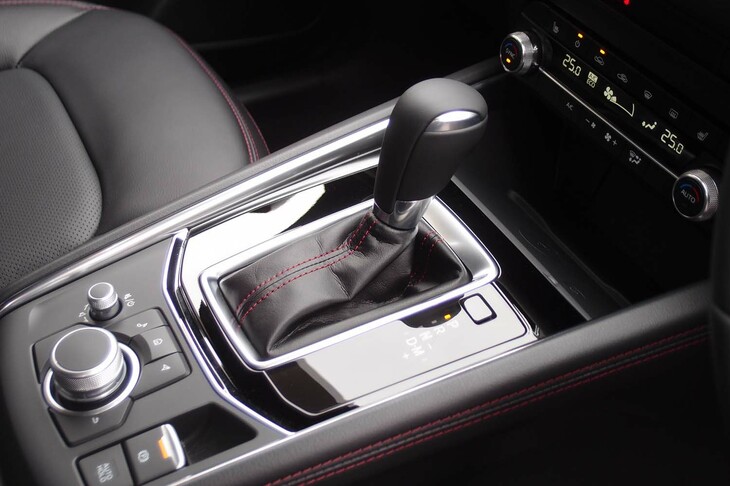 マツダCX-5 XDスポーツアピアランス（シフトレバー周辺部）