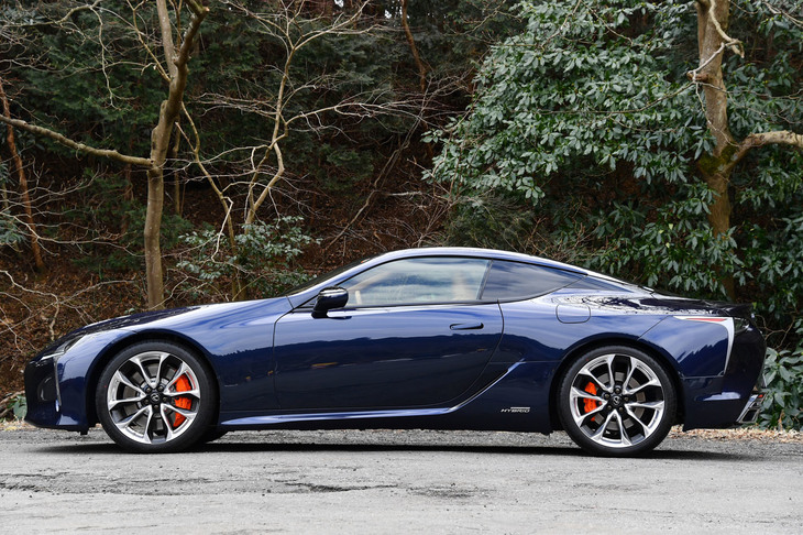 【レクサスLC500h“Sパッケージ”】
	ボディーサイズ：全長×全幅×全高＝4770×1920×1345mm／ホイールベース：2870mm／車重：2010kg／駆動方式：FR／エンジン：3.5リッターV6 DOHC 24バルブ／モーター：交流同期電動機／トランスミッション：CVT／エンジン最高出力：299PS（220kW）/6600rpm／エンジン最大トルク：356N・m（36.3kgf・m）/5100rpm／モーター最高出力：180PS（132kW）／モーター最大トルク：300N・m（30.6kgf・m）／システム最高出力：359PS（264kW）／タイヤ：（前）245/40RF21 96Y／（後）275/35RF21 99Y（ミシュラン・パイロットスーパースポーツZP）※ランフラットタイヤ／燃費：14.4km/リッター（WLTCモード）／価格：1500万円
	
	【取材時の燃費データ】
	テスト距離：290.6km（市街地2：高速道路6：山岳路2）／使用燃料：35.9リッター（ハイオクガソリン）／参考燃費：8.1km/リッター（満タン法）／8.2km/リッター（車載燃費計計測値）