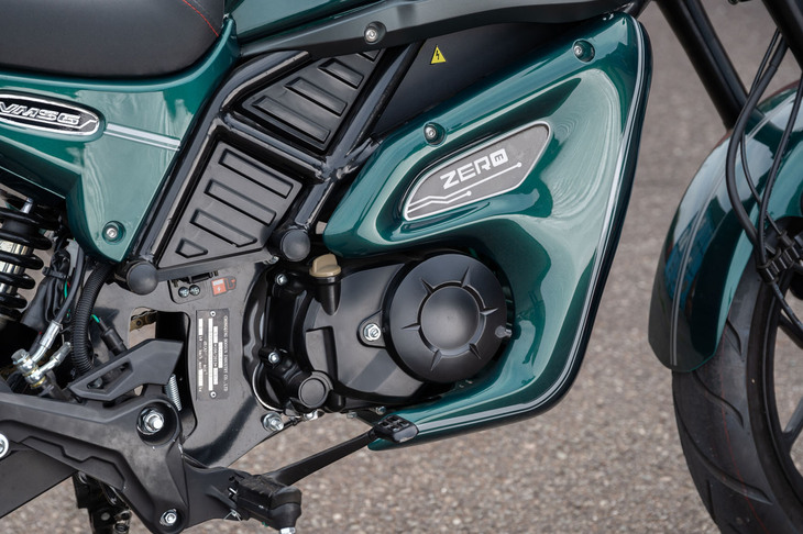 このミッションケースに見覚えがある……という人はなかなかのホンダ通。4段のセミATは、実は「ホンダ・スーパーカブ」と共通のものなのだ。