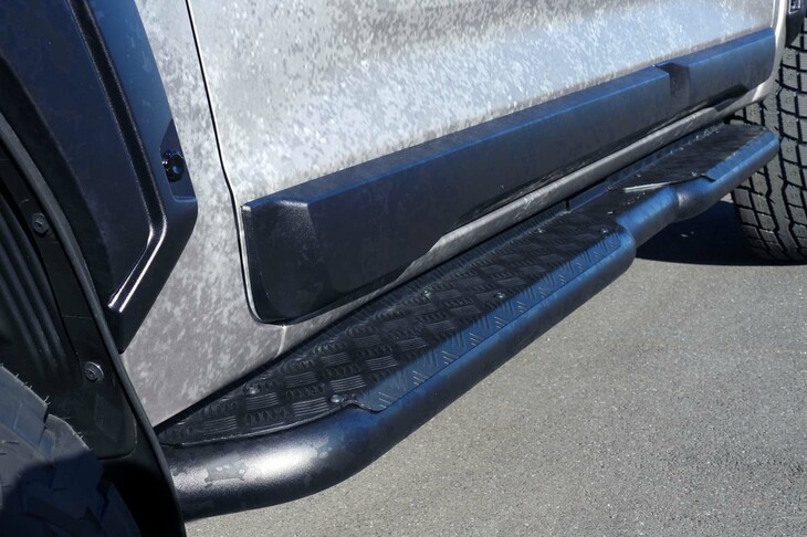 三菱トライトンSNOW SHREDDER CONCEPT（サイドドアガーニッシュ＆アンダーライドプロテクション）