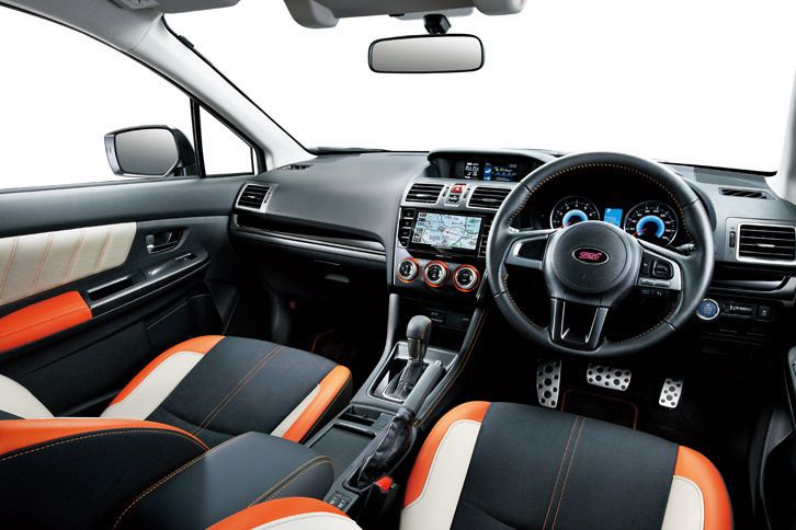 「XVハイブリッドtS」のインテリア。