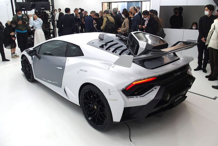 ウラカンSTOタイムチェイサー_111100（リアビュー）