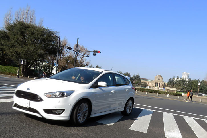 エコブーストエンジンは緩急自在。トルコン式のセレクトシフト6段ATとの相性よし。