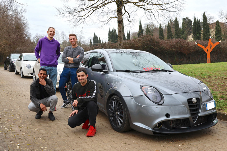 「ALFA MITO CLUB SIENA」のメンバー。以下は2023年2月にシエナで撮影。