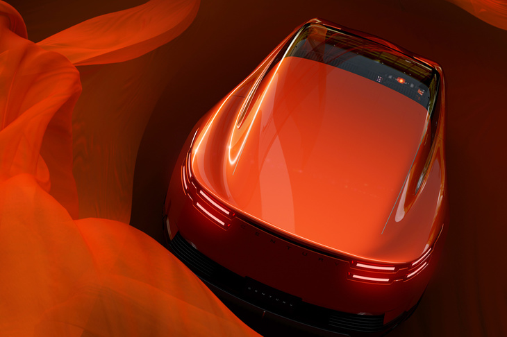 リアウィンドウが存在しないため、ボディーの背面は“面の圧、面の迫力”がスゴかった。