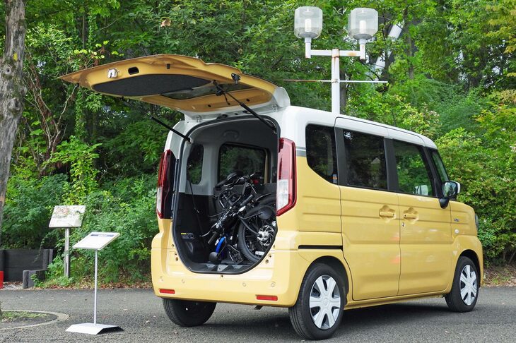 畳んだ「e-PO」をクルマに積んで、旅先でサイクリングを楽しむことも可能。夢は広がる。