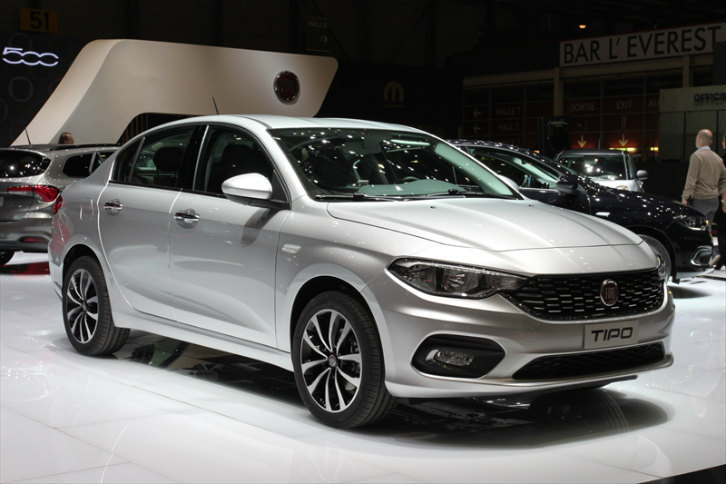 フィアット・ティーポ（セダン）