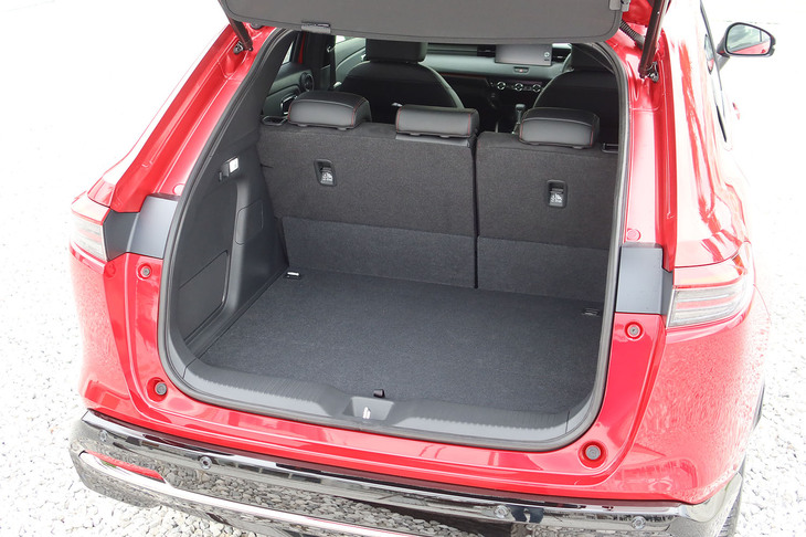 ホンダ・ヴェゼルe：HEV RS（ラゲッジルーム）