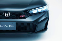 「シビックRS」のプロトタイプも上下ともハニカムパターンのグリルを採用。バンパーは「シビックSi」とは異なる形状だ。