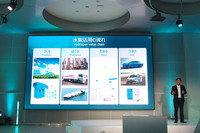 「水素サプライチェーンには、つくる／はこぶ・ためる／つかうという4つのフェーズがある」と説明するトヨタ自動車水素ファクトリープレジデントの山形光正氏。