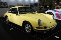 比較用に、ポルシェジャパンのブースに展示された1967年製「ポルシェ911S」。
