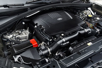 380psと450Nmを生み出す3リッターV6スーパーチャージドエンジン。