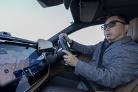 しっかりとした操縦安定性やハンドリング特性も、「レグノGR-XIII」の特徴。新設計の内部構造が実現した高い張力剛性と、常に好適に保たれる接地面形状によるものだ。