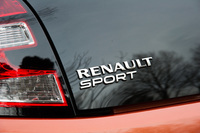 ルノーのモータースポーツ活動や高性能車の開発を担う、ルノー・スポールが手がけた「トゥインゴ」の上級モデル「GT」。日本では2017年10月に台数限定で販売され、2018年2月にカタログモデルとしての取り扱いが開始された。