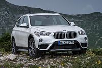 「X2」の“元ネタ”であり、同じセグメントに属する小型SUVの「X1」。
	明照寺：「『X2』は『X1』との違いが明確に打ち出しにくいから、派手な色を訴求色にして違うイメージを打ち出そうとしたんじゃないでしょうか」