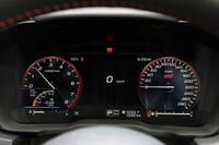 運転支援システム「アイサイトX」付きの「EX」グレードには、カラー表示のフル液晶メーター（写真）が備わる。カーナビの案内マップを大きく表示することも可能。