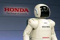 【Movie】新型ASIMOは2倍にスピードアップ、スラロームも自由自在