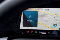 残りの尿素水溶液でどれだけ走行が可能かは、デジタルメーターで確認できる。