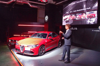 発表会では、アルファ・ロメオのエクステリアチーフデザイナーを務めるアレッサンドロ・マッコリーニ氏も登壇。アルファ・ロメオの歴史に触れながら、新型「ジュリア」のデザインの特徴を解説した。