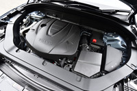 「XC60 D4」の2リッター直4ディーゼルターボエンジン。燃費はJC08モードで16.1km/リッターと公表される。