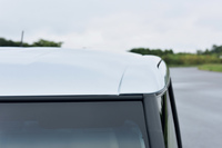 レーザーブレージングの導入により「N-BOX」「N-VAN」では、モールのないルーフのデザインを実現した。