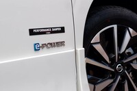 ヤマハの四輪用パフォーマンスダンパーは現在、トヨタおよびレクサスの9車種の一部グレードに装着される。アフターマーケットではトヨタ&レクサスが35車種以上、ホンダが6車種、スズキが2車種、スバル9車種、三菱6車種、輸入車は30車種以上の製品がラインナップされている。