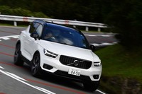 ボルボXC40 B5 AWD R-DESIGN（4WD/8AT）【試乗記】