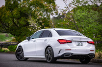 「Aクラス セダン」の外板色は、全7色から選択できる。今回の試乗車がまとっていたソリッドカラーの「ポーラーホワイト」は無償だが、他色はすべて有償オプションとなる。