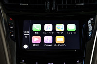 Apple CarPlay（写真）と8段ATを搭載する現行モデルが登場したのは2015年12月のこと。翌2016年の1月に発売された。