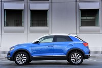 国内で3車種ラインナップされるフォルクスワーゲンのSUVのなかで、中間に位置づけられる「Tロック」。全長4240mm、ホイールベース2590mmというサイズは「ゴルフ」に近い。