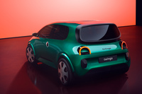2023年11月にルノーとその子会社であるアンペアが発表した電動コンセプトモデル「トゥインゴ レジェンド」。市販モデルは2万ユーロ（約330万円）以下の価格で、2025年に発売される予定だ。