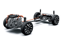 「ZR-V」（ハイブリッド4WD車）のドライブトレイン。リアデファレンシャルの手前に、動力を伝達する電子制御多板クラッチが装備される。